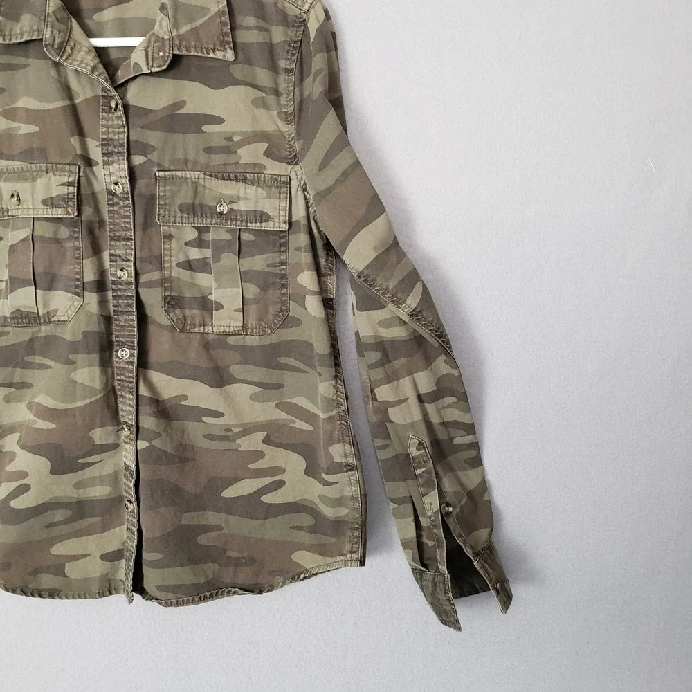 Forever 21 Size‎ M Camouflage Button Up Long Sleeve Green Camo Military Utility